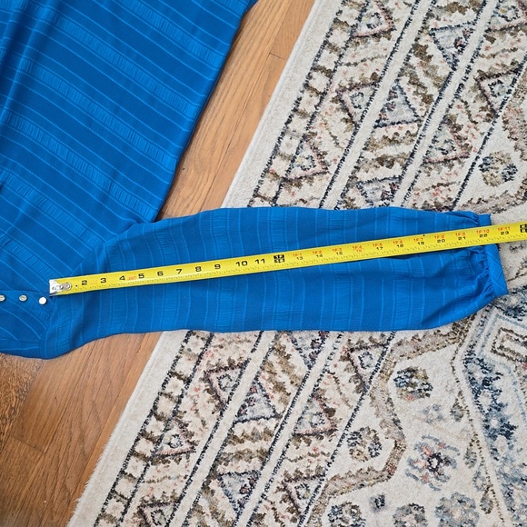 LIZ CLAIBORNE WOMEN'S BEAUTIFUL BLUE LONG SLEEVE TOP SIZE MEDIUM - Picture 14 of 16